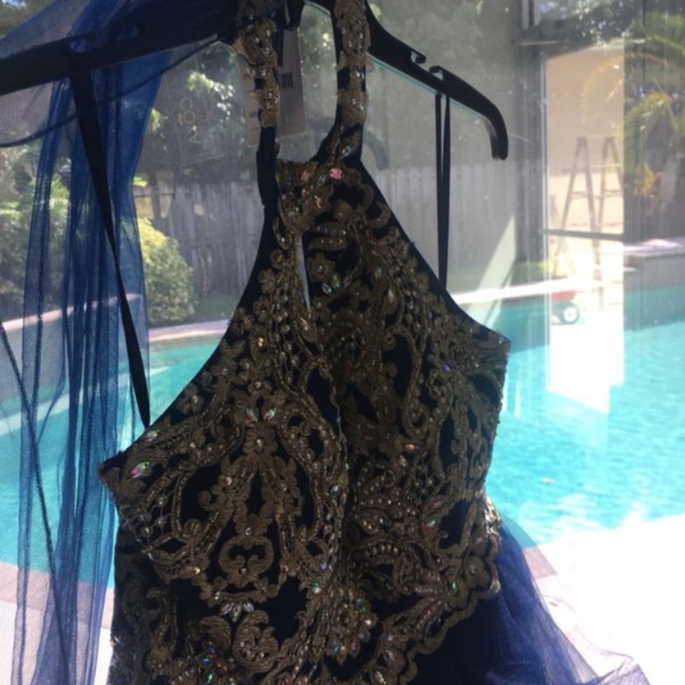 Dress - Picture 6 of 8